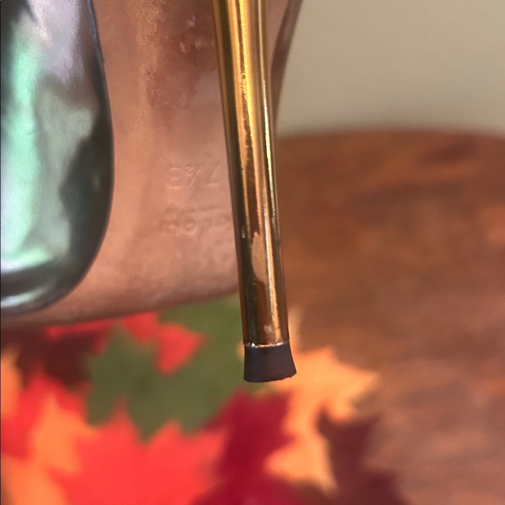 Gucci Metallic Mirror Gold Horse Bit Peep Toe Heels size 7.5 - Picture 11 of 17